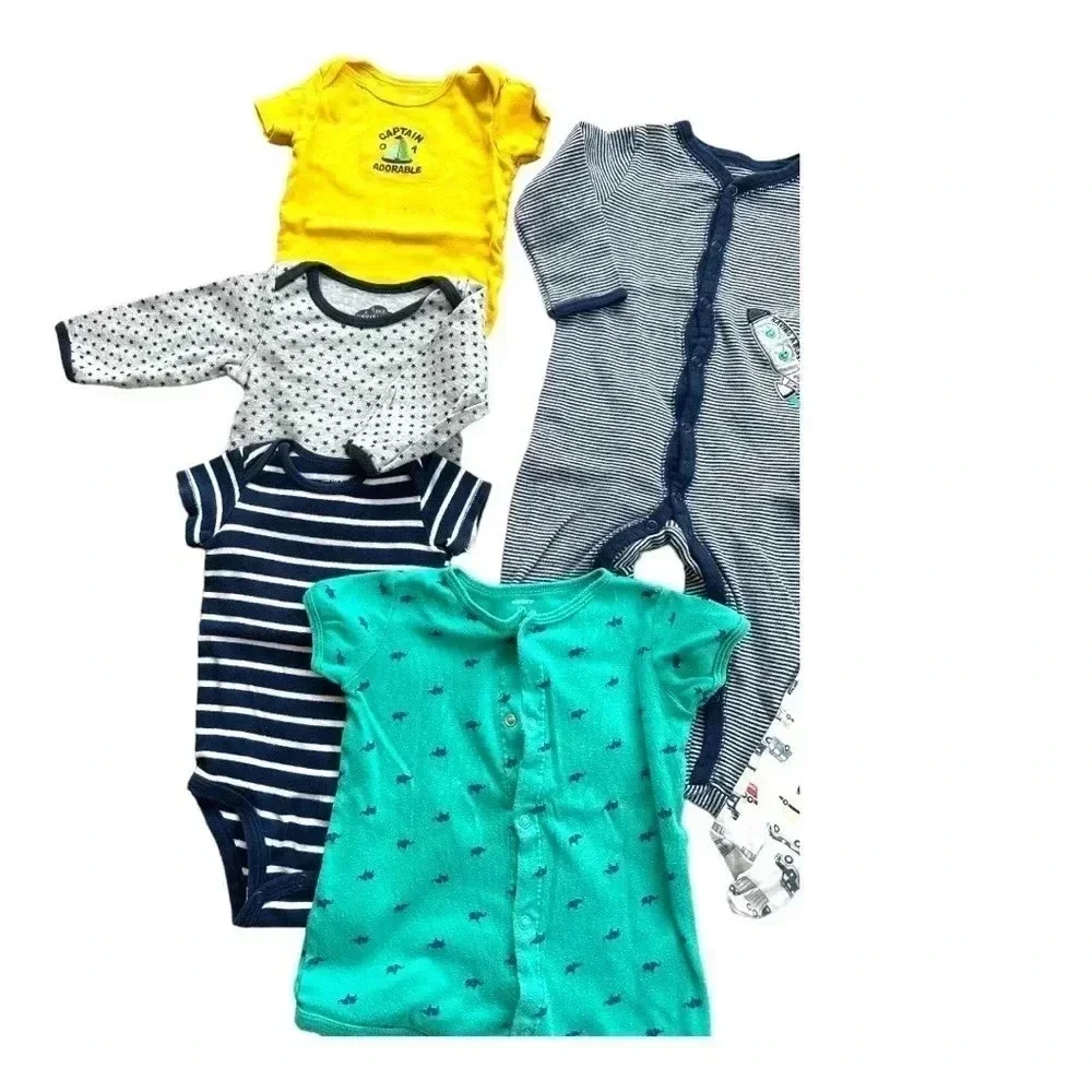 Bundle of 6 pieces of baby clothings size 9 months old bodysuits/footsies